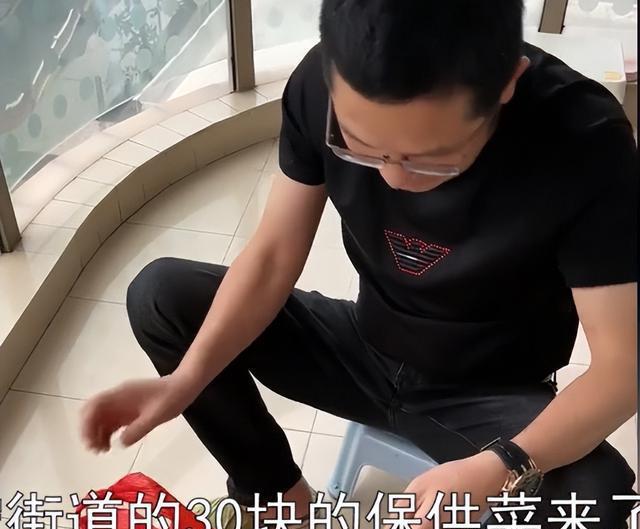 澳门沙金(中国)在线平台上海一男子晒出56块钱买的保鲜菜种类之多令网友惊叹不已(图3)