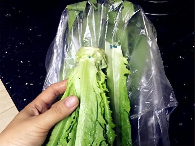 澳门沙金为什么绿色蔬菜上有很多蓝色粉末？这样的蔬菜还能不能吃？(图2)