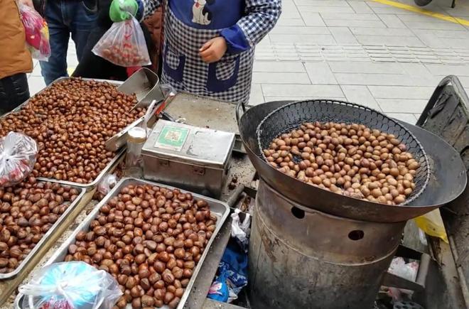 澳门沙金(中国)在线平台青岛一女子吃烤栗子结果被“炸”嘴肿得张不开当事人曝光细节(图5)