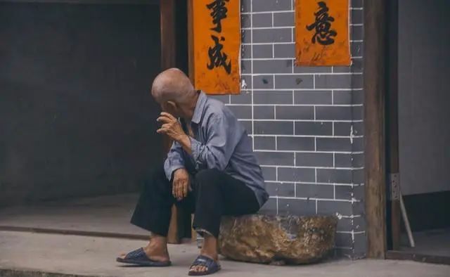 澳门沙金(中国)在线平台故事：三姑走后姑父住我家26年离世留下一麻花袋打开瞬间泪(图7)