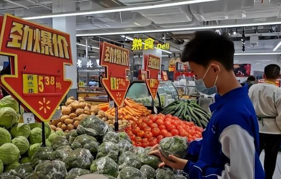 澳门沙金(中国)在线平台回顾：为什么现在人宁愿跑到超市买菜也不买街边老人的菜？(图11)