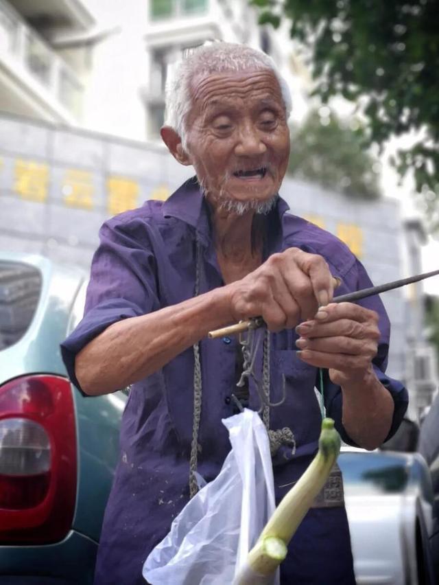 澳门沙金(中国)在线平台回顾：为什么现在人宁愿跑到超市买菜也不买街边老人的菜？(图17)